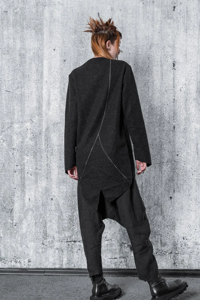 eigensinnig wien | Lavinia | Langer, asymmetrischer Alpaka Pullover mit Zip in Schwarz